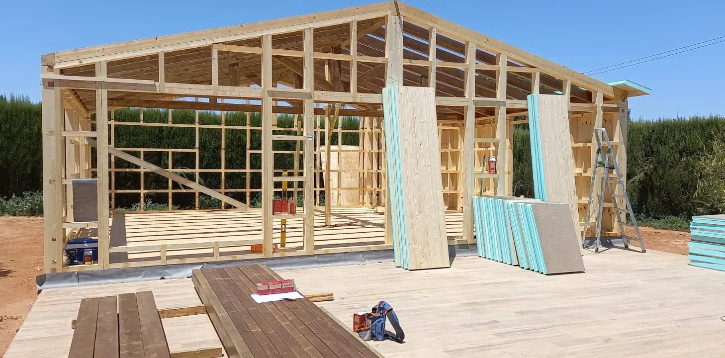 ¿Puede una casa de madera ser barata y resistente? Apréndelo aquí
