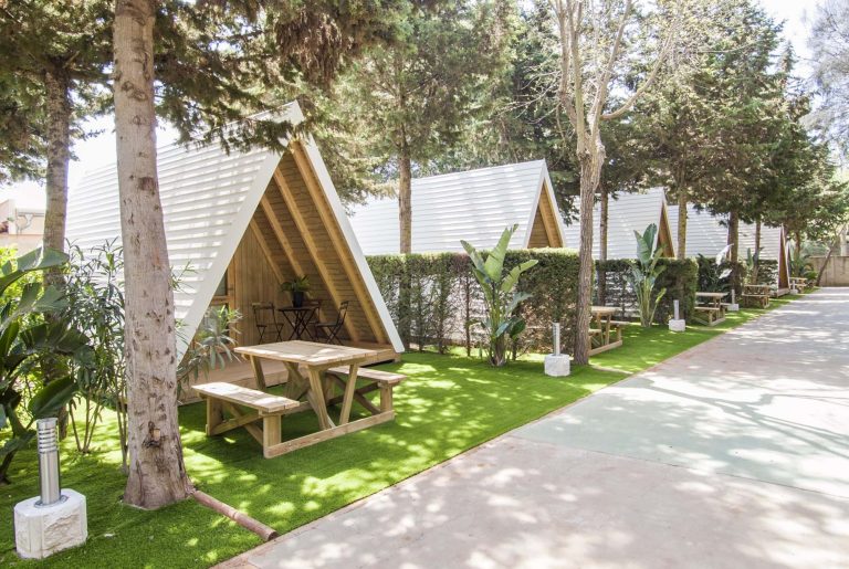 Descubre las diferencias entre bungalows y cabañas