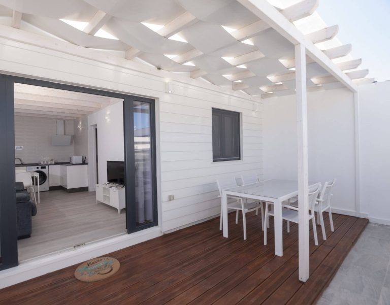 Pergolas de madera modernas: La tendencia que está revolucionando los jardines